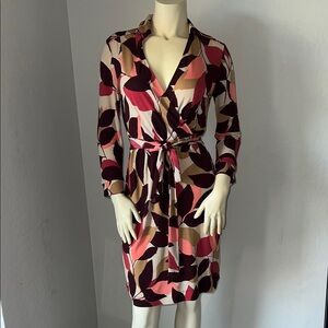 Vintage New York & Co Multicolor Leaf Print V Neck Wrap Dress. Size Small.